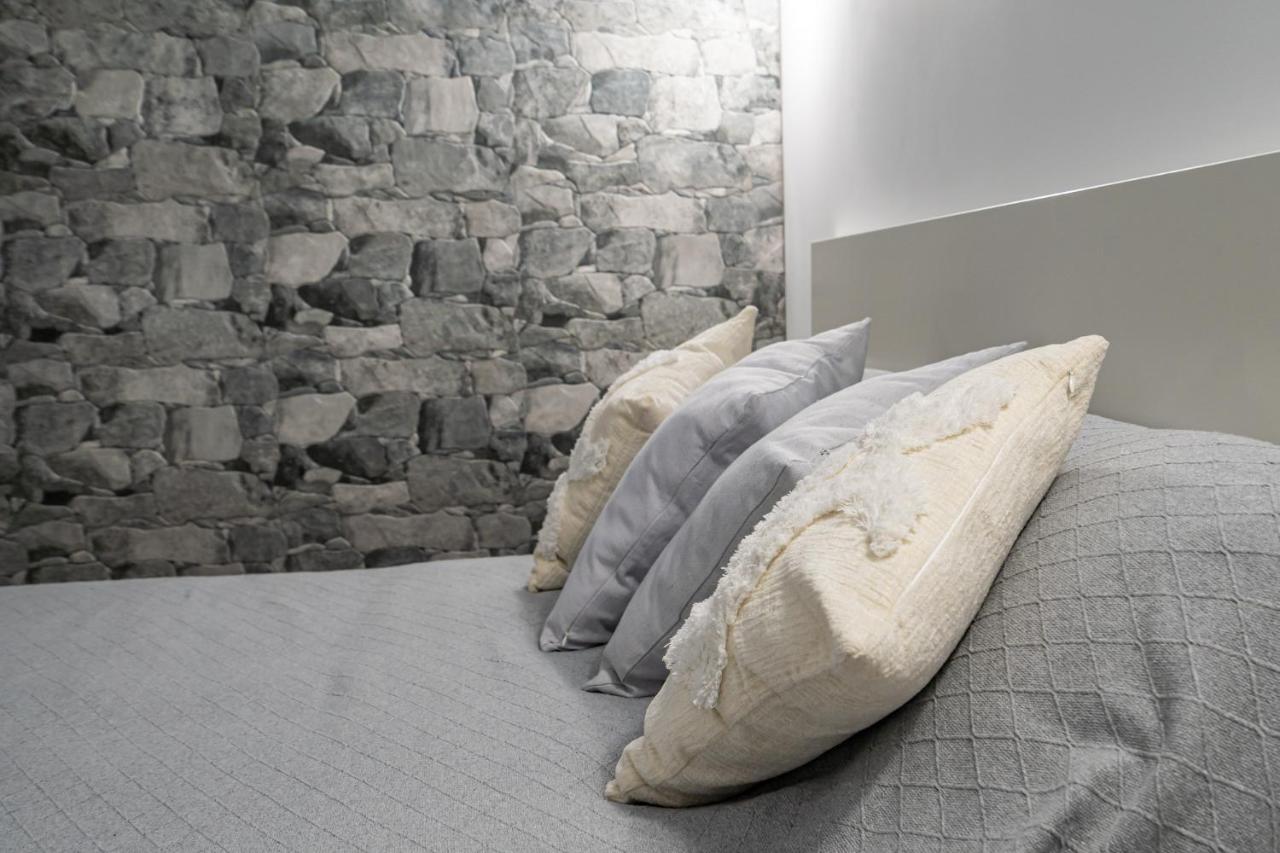 Exquisite With An Original Design Valence